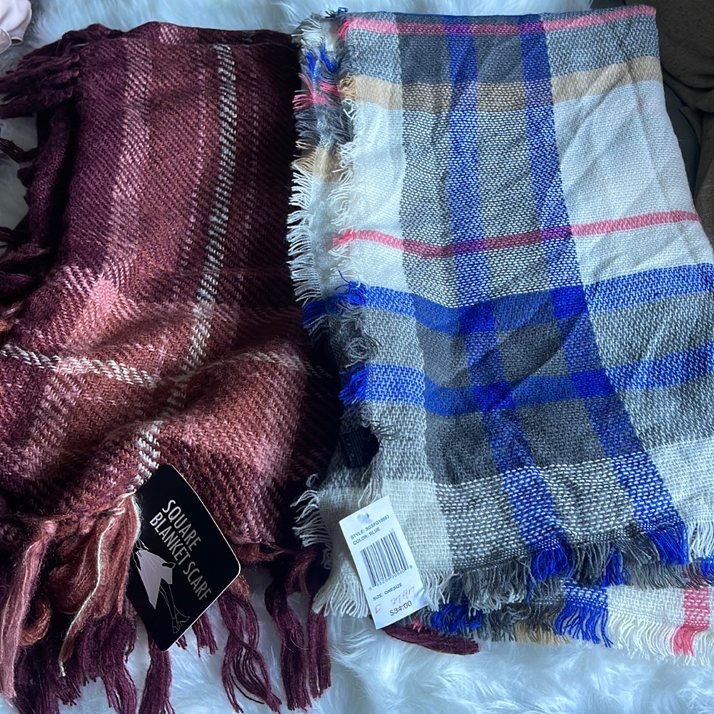 2 square blanket scarves